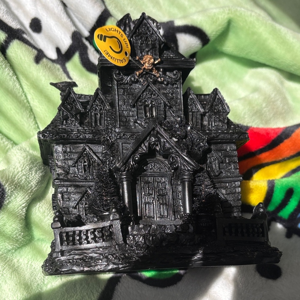Black Haunted House decor 🏚️🏮 (lights up!!)
